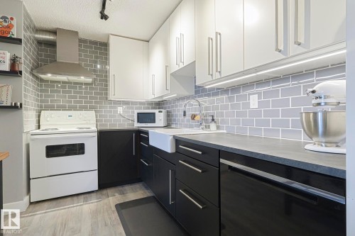 805 10175 109 Street, Edmonton, AB - Indoor Photo Showing Kitchen