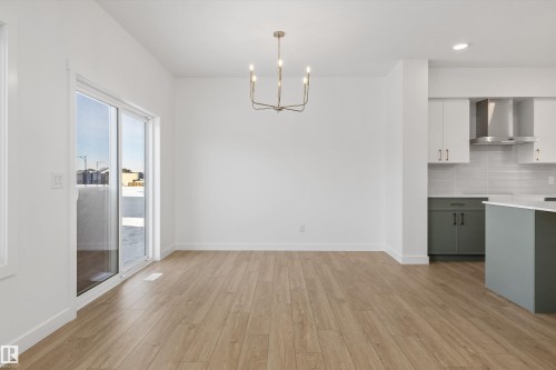 1054 Cristall Crescent, Edmonton, AB - Indoor Photo Showing Kitchen