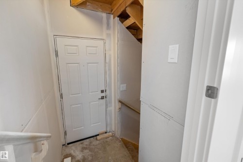 1054 Cristall Crescent, Edmonton, AB - Indoor Photo Showing Other Room