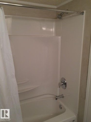 201 57 Brown Street, Stony Plain, AB - Indoor Photo Showing Bathroom