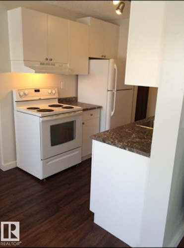 201 57 Brown Street, Stony Plain, AB - Indoor Photo Showing Kitchen