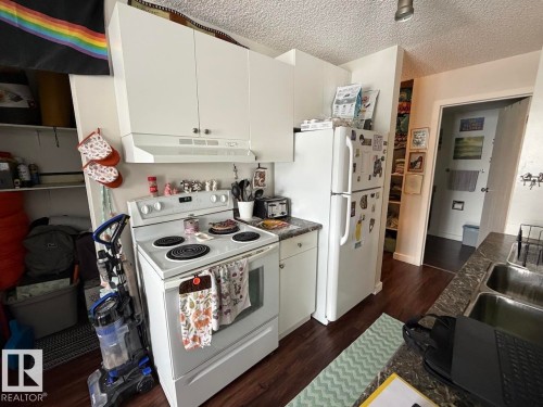 201 57 Brown Street, Stony Plain, AB - Indoor Photo Showing Kitchen