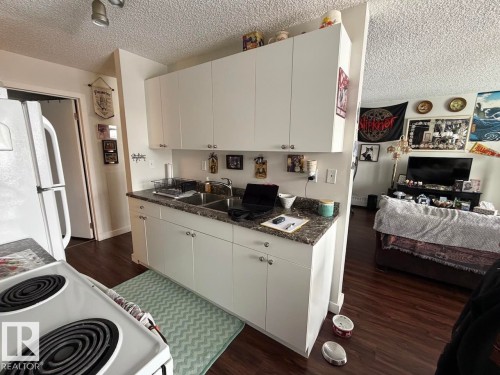 201 57 Brown Street, Stony Plain, AB - Indoor Photo Showing Kitchen With Double Sink