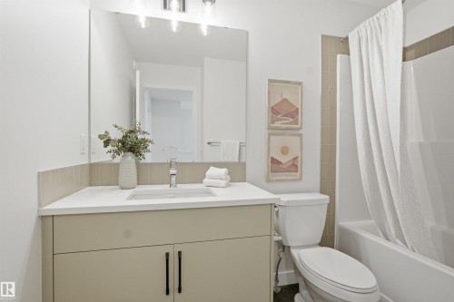 3707 Erlanger Drive, Edmonton, AB - Indoor Photo Showing Bathroom