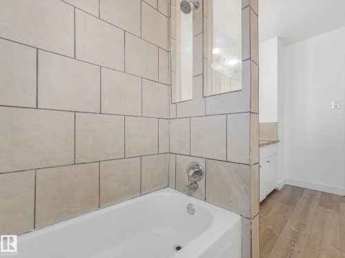 12722/24 83 Street, Edmonton, AB - Indoor Photo Showing Bathroom