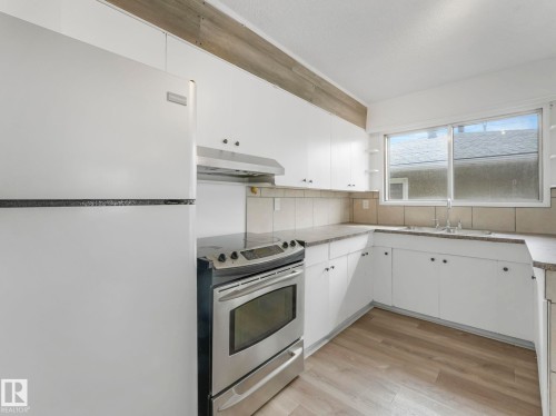 12722/24 83 Street, Edmonton, AB - Indoor Photo Showing Kitchen