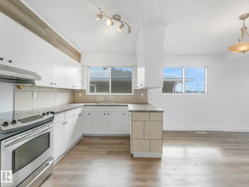 12722/24 83 Street, Edmonton, AB - Indoor Photo Showing Kitchen
