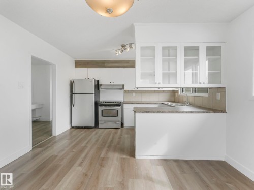 12722/24 83 Street, Edmonton, AB - Indoor Photo Showing Kitchen