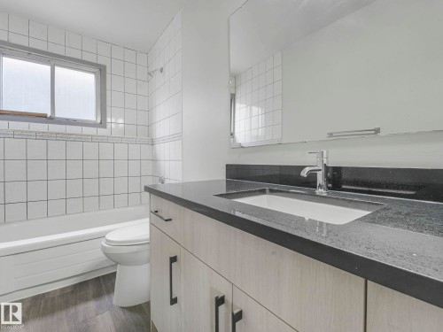 12722/24 83 Street, Edmonton, AB - Indoor Photo Showing Bathroom