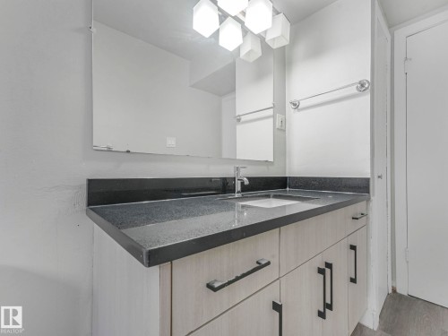 12722/24 83 Street, Edmonton, AB - Indoor Photo Showing Bathroom