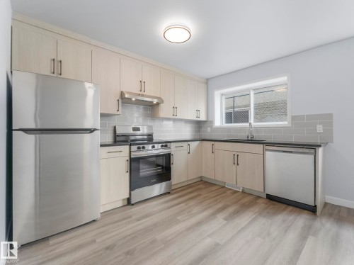 12722/24 83 Street, Edmonton, AB - Indoor Photo Showing Kitchen