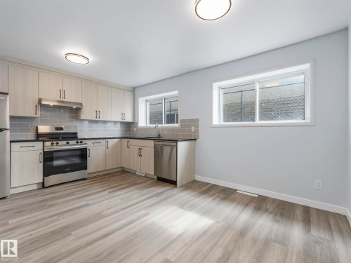 12722/24 83 Street, Edmonton, AB - Indoor Photo Showing Kitchen