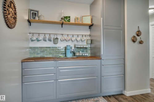 10435 39A Avenue, Edmonton, AB - Indoor Photo Showing Other Room