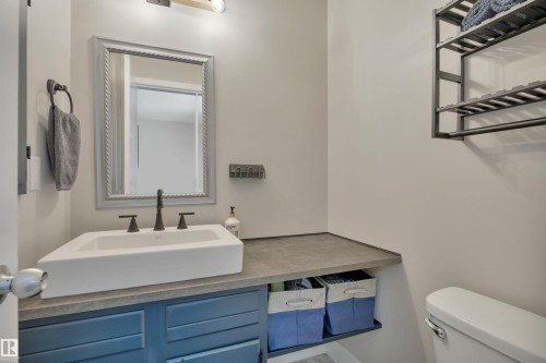 10435 39A Avenue, Edmonton, AB - Indoor Photo Showing Bathroom