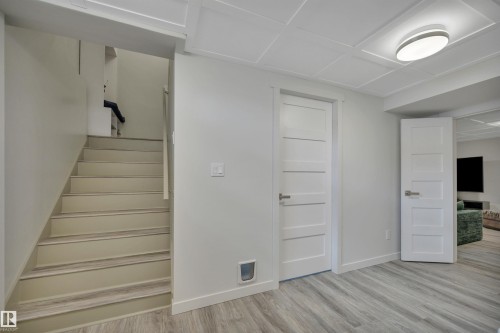 10435 39A Avenue, Edmonton, AB - Indoor Photo Showing Other Room