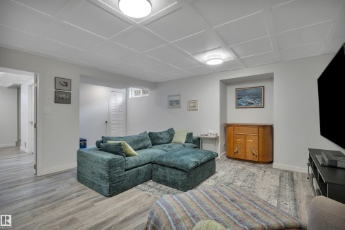 10435 39A Avenue, Edmonton, AB - Indoor