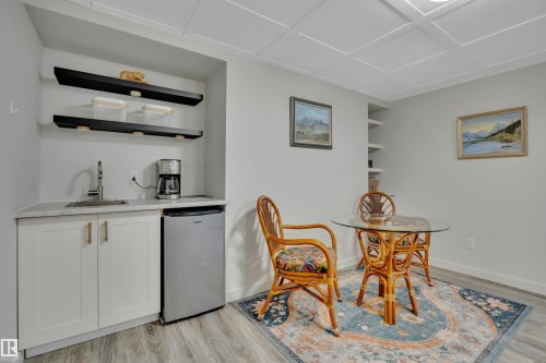 10435 39A Avenue, Edmonton, AB - Indoor