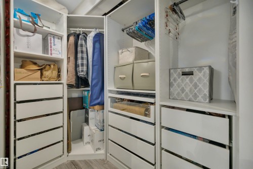 10435 39A Avenue, Edmonton, AB - Indoor With Storage