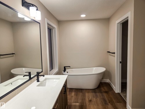 194 Caledon Crescent, Spruce Grove, AB - Indoor Photo Showing Bathroom