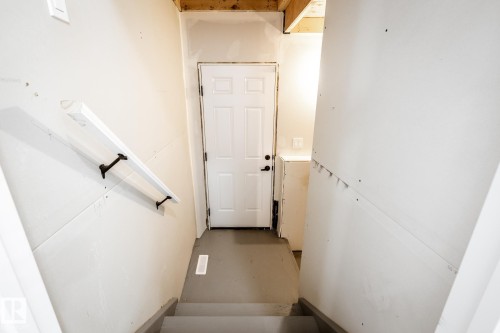 5219 Schonsee Drive, Edmonton, AB - Indoor Photo Showing Other Room