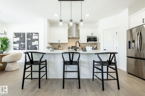 5221 Schonsee Drive, Edmonton, AB - Indoor Photo Showing Kitchen With Upgraded Kitchen