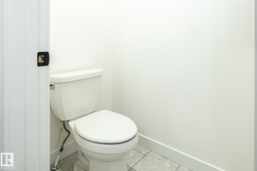 5221 Schonsee Drive, Edmonton, AB - Indoor Photo Showing Bathroom