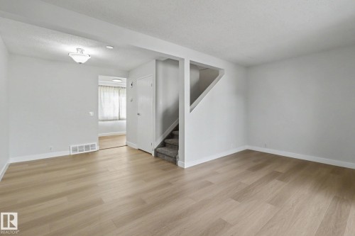 5428 146 Avenue, Edmonton, AB - Indoor Photo Showing Other Room