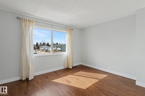 5428 146 Avenue, Edmonton, AB - Indoor Photo Showing Other Room