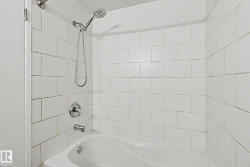 5428 146 Avenue, Edmonton, AB - Indoor Photo Showing Bathroom