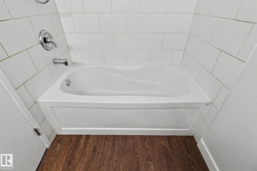 5428 146 Avenue, Edmonton, AB - Indoor Photo Showing Bathroom