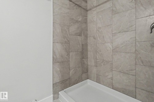 5428 146 Avenue, Edmonton, AB - Indoor Photo Showing Bathroom