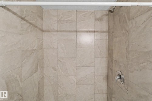 5428 146 Avenue, Edmonton, AB - Indoor Photo Showing Bathroom