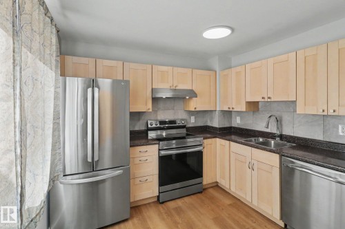 5428 146 Avenue, Edmonton, AB - Indoor Photo Showing Kitchen With Double Sink