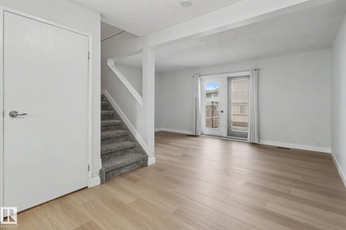 5428 146 Avenue, Edmonton, AB - Indoor Photo Showing Other Room