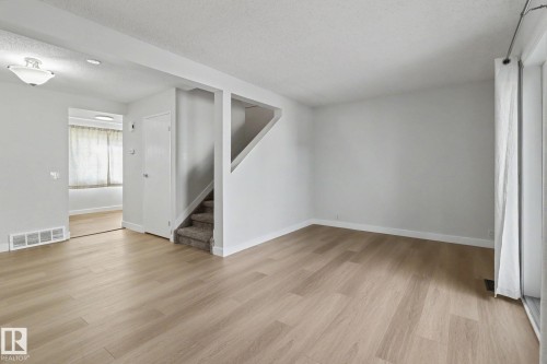 5428 146 Avenue, Edmonton, AB - Indoor Photo Showing Other Room
