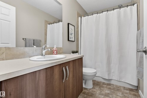 389 Simmonds Way, Leduc, AB - Indoor Photo Showing Bathroom