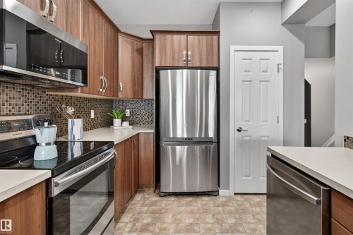389 Simmonds Way, Leduc, AB - Indoor Photo Showing Kitchen