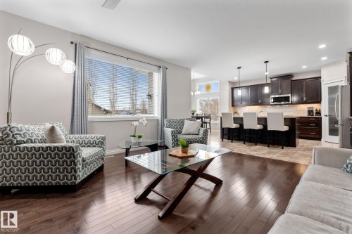 2 Longview Point(E), Spruce Grove, AB - Indoor Photo Showing Living Room