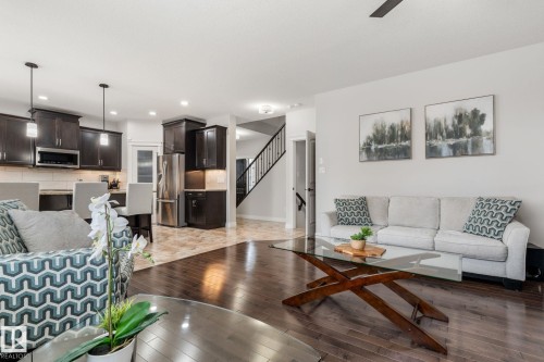 2 Longview Point(E), Spruce Grove, AB - Indoor Photo Showing Living Room