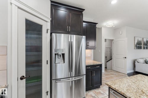 2 Longview Point(E), Spruce Grove, AB - Indoor Photo Showing Kitchen With Stainless Steel Kitchen