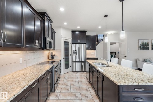 2 Longview Point(E), Spruce Grove, AB - Indoor Photo Showing Kitchen With Stainless Steel Kitchen With Double Sink With Upgraded Kitchen