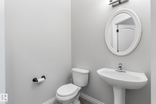 2 Longview Point(E), Spruce Grove, AB - Indoor Photo Showing Bathroom