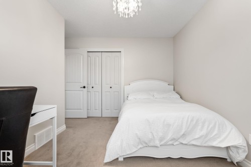 2 Longview Point(E), Spruce Grove, AB - Indoor Photo Showing Bedroom