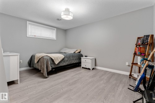 2 Longview Point(E), Spruce Grove, AB - Indoor Photo Showing Bedroom