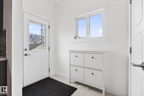 9844 80 Avenue, Edmonton, AB - Indoor Photo Showing Other Room