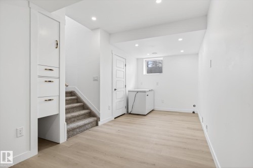 9844 80 Avenue, Edmonton, AB - Indoor Photo Showing Other Room