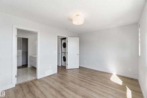 This room features light wood-style flooring, light-colored walls, and a ceiling light fixture - 49 100 Jensen Lakes Boulevard, St. Albert, AB - Indoor