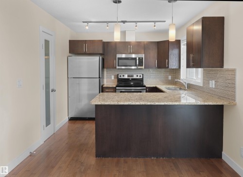 5908 Mullen Way, Edmonton, AB - Indoor Photo Showing Kitchen With Upgraded Kitchen