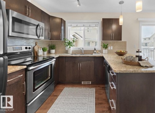 5908 Mullen Way, Edmonton, AB - Indoor Photo Showing Kitchen With Upgraded Kitchen