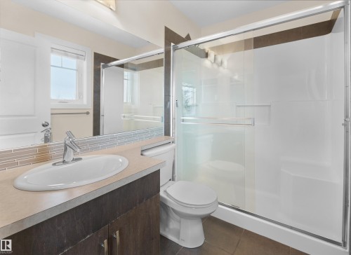 5908 Mullen Way, Edmonton, AB - Indoor Photo Showing Bathroom